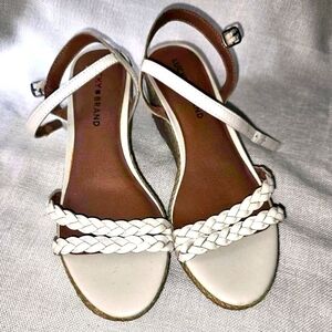 Lucky Brand White Braided Sandals Sz. 7.5 M Wedges Shoes FLAWS Casual Strap